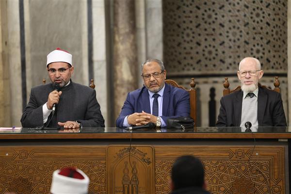 ملتقى الأزهر للقضايا الإسلامية: بر الوالدين والإحسان إليهما شرط لقبول العبادة.. وعقوقهما جريمة