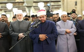   يرجون عفوه ورضاه.. الجامع الأزهر كامل العدد بالمصلين في الثلث الأخير من شهر رمضان