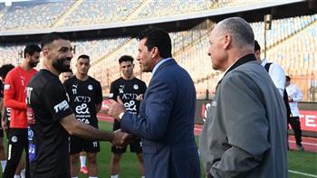  وزير الرياضة يهنئ المنتخب بالفوز على إثيوبيا