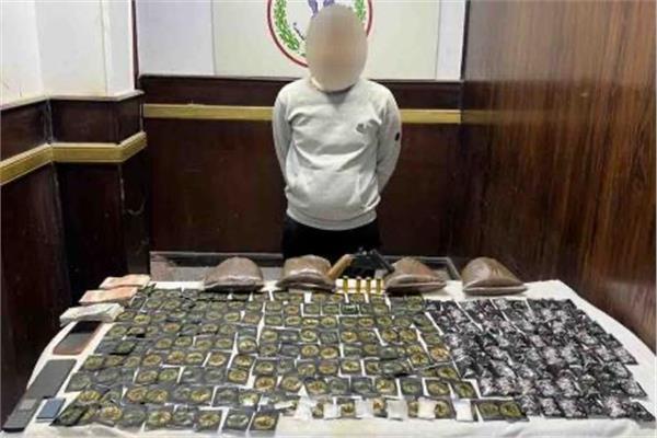 حبس عاطل ضبط بحوزته 5 كيلو من مخدر الاستروكس بالسلام