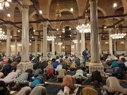   إقامة صلاة التهجد يوميًّا في مسجد الإمام الحسين وسط أجواء روحانية