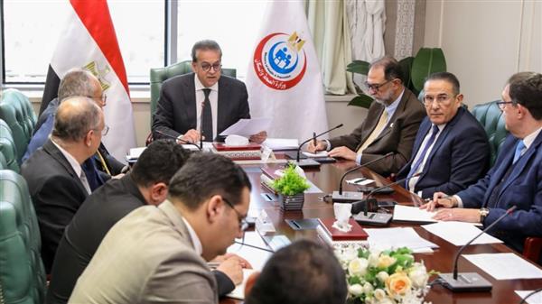 عبدالغفار يترأس اجتماعًا لبحث فرص زيادة الاستثمارات العالمية في السوق المصري