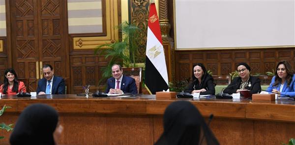 الرئيس السيسي يشارك في لقاء المرأة المصرية و الأم المثالية