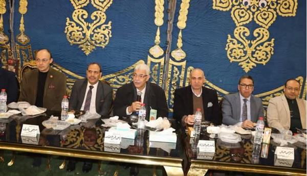 رئيس جامعة المنوفية يشارك الأطقم الطبية بالمستشفيات الجامعية ومعهد الكبد مائدة الإفطار