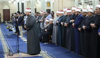   الجامع الأزهر كامل العدد بالمصلين في الثلث الأخير من شهر رمضان