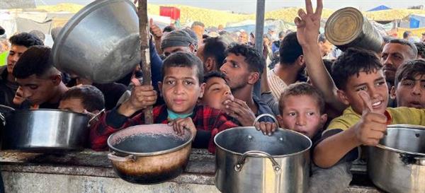 "الأونروا": حظر إسرائيل دخول المساعدات يدفع بغزة نحو أزمة جوع حادة