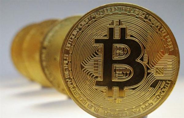 "بتكوين" تقفز مع تفاعل الأسواق مع خطة ترامب المحتملة للرسوم الجمركية المستهدفة