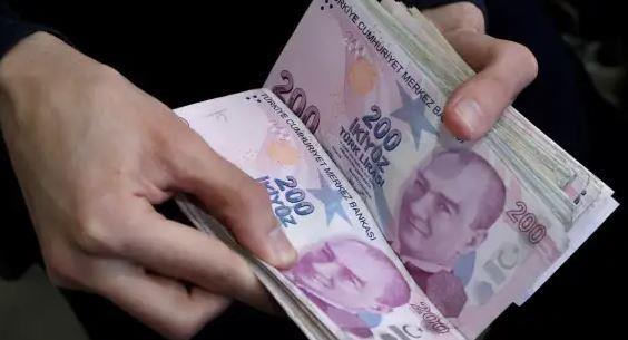 الليرة التركية تواصل تراجعها وقرارات عاجلة للحد من اضطرابات الأسواق
