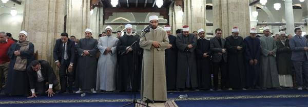 الجامع الأزهر كامل العدد بالمصلين في الثلث الأخير من شهر رمضان