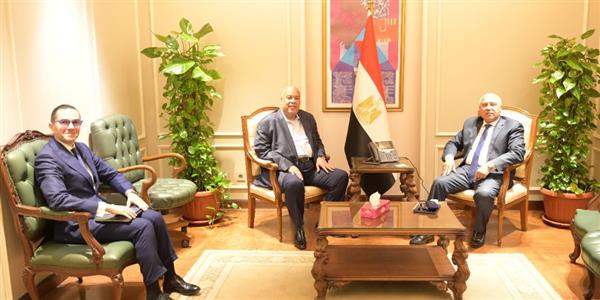 وزيرا الصناعة والاستثمار يبحثان آليات النهوض بصناعة الحديد