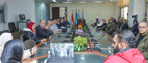 اجتماع موسع بشركة الصرف الصحي بالإسكندرية لبحث دعم المناطق غير المخدومة