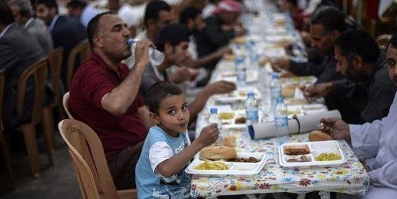 اتجاهات المصريين في التبرع خلال رمضان.. الأفراد أولا ثم المؤسسات