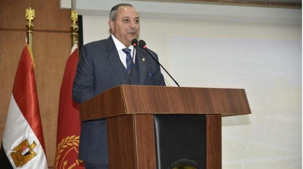 محافظ بورسعيد يناقش آليات النهوض بمنظومة "الصرف الصحي"