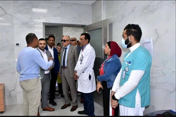 المحافظ يتفقد مبني مجمع الأقصر الطبي الدولي