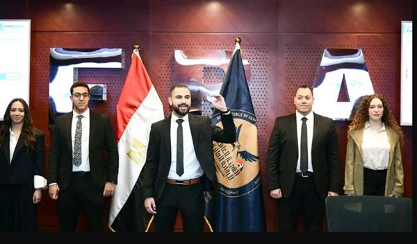 رئيس الرقابة المالية يلتقي الفائزين بتحدي بحوث جمعية خبراء الاستثمار CFA Society Egypt