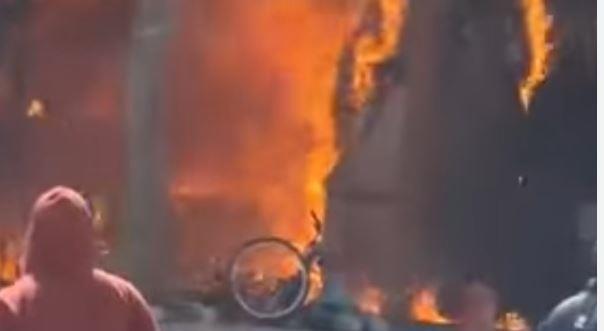 حريق هائل بمحل قطع غيار بمدينة السادس من أكتوبر
