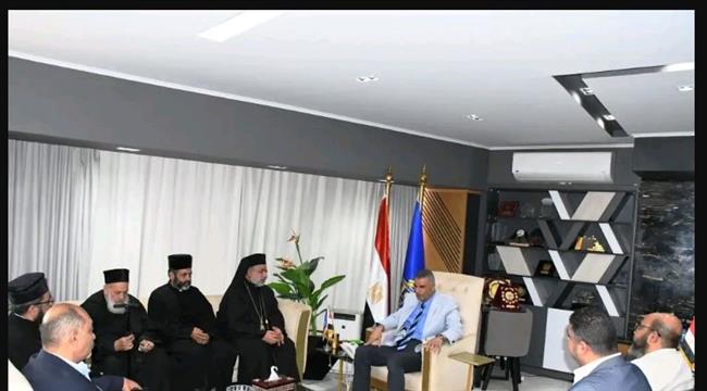 وفد الأقباط الكاثوليك يقدم التهنئة لمحافظ أسوان بمناسبة عيد الفطر المبارك 