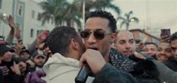 محمد رمضان يحقق حلم شاب بسفر والديه لأداء العمرة