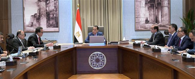 رئيس الوزراء يتابع موقف توافر الأدوية والمستلزمات الطبية 