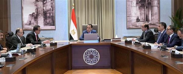 رئيس الوزراء يتابع موقف توافر الأدوية والمستلزمات الطبية