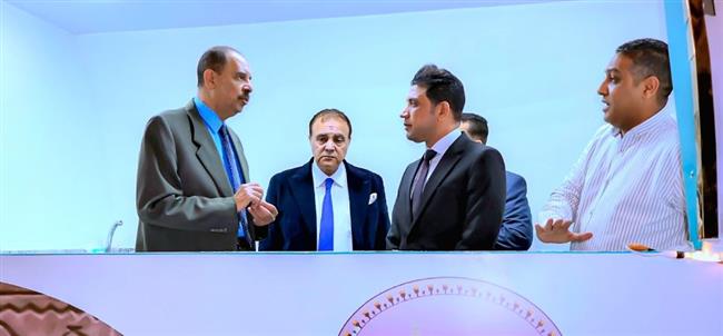 محافظ سوهاج يتفقد نموذج لعربة حضارية لخدمة المواطنين بالكورنيش الغربي