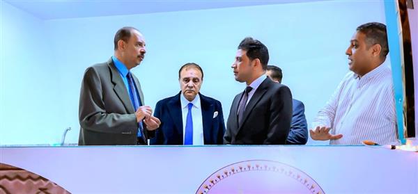 محافظ سوهاج يتفقد نموذج لعربة حضارية لخدمة المواطنين بالكورنيش الغربي