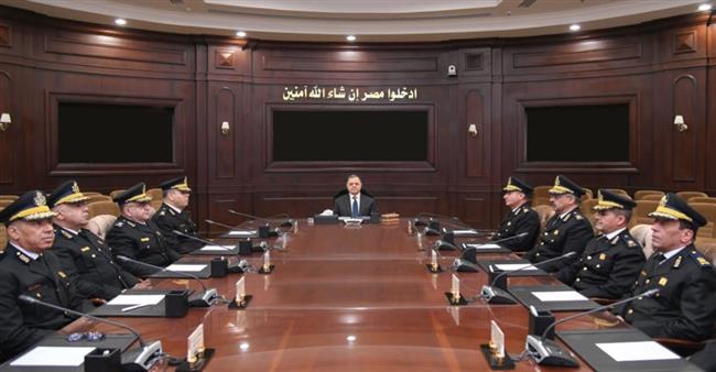 وزير الداخلية يجتمع بالقيادات الأمنية لمتابعة إجراءات تأمين المناسبات الدينية والقومية