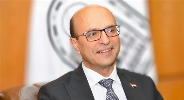 رئيس جامعة أسيوط يُعلن نجاح جراحة دقيقة لاستئصال ورم ضخم من مخ طفلة