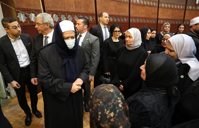 رغم مرضه.. شيخ الأزهر يحرص على تقديم واجب العزاء لأسرة الدكتور المحرصاوي
