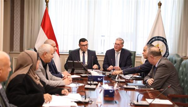 وزيرا البترول والإسكان يبحثان سبل التعاون لتسريع تنفيذ المشروعات ذات الأولوية