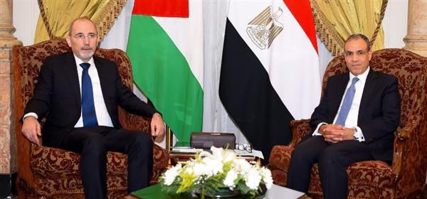 وزير الخارجية ونظيره الأردني يشددان على الرفض القاطع لتهجير الفلسطينيين من أراضيهم