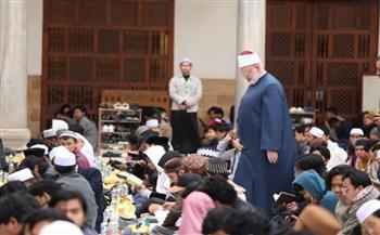 وكيل الأزهر يتفقد تجهيزات الإفطار الجماعي بالجامع الأزهر