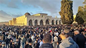   آلاف المصلين يؤدون صلاة العيد في الحرم الإبراهيمي في ظل تشديدات الاحتلال