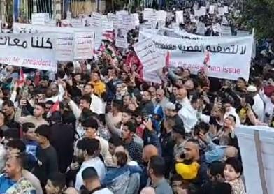 مظاهرة حاشدة بساحة مسجد المندرة بحري لرفض تهجير أهالي غزة