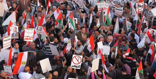"لا للتهجير".. هتافات ووقفة تضامنية لدعم الفلسطينيين في الغربية