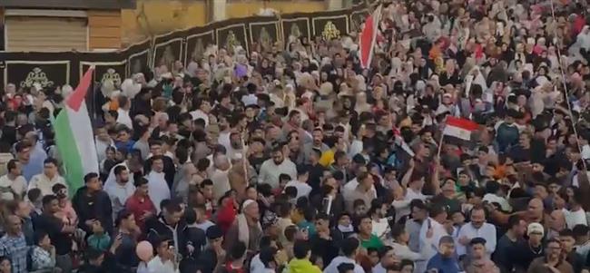 الآلاف من أهالى القليوبية ينظمون وقفة احتجاجية  لدعم الفلسطينيين ورفض التهجير