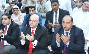   محافظ بني سويف يؤدي صلاة عيد الفطر بساحة مسجد عمر بن عبدالعزيز