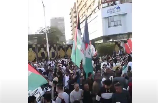 "لا للتهجير".. ساحة مسجد مصطفى محمود تتزين بأعلام فلسطين عقب صلاة العيد| فيديو