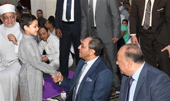  محافظ قنا يؤدي صلاة عيد الفطر وسط جمع غفير من الأهالي