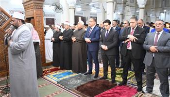   محافظ الفيوم يؤدي صلاة عيد الفطر المبارك بمسجد ناصر الكبير