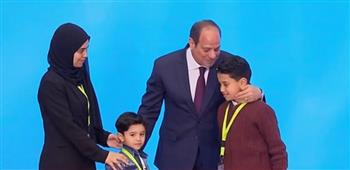   الرئيس السيسي يكرم أسر شهداء ومصابي القوات المسلحة والشرطة