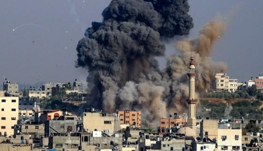 استشهاد 5 فلسطينيين في قصف الاحتلال الإسرائيلي وسط وشمال قطاع غزة