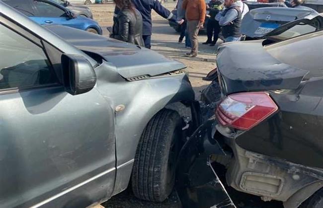 إصابة 18 شخصا فى حادث تصادم سيارتين بالطريق الصحراوى الشرقى بالجيزة