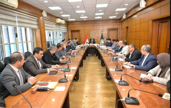 محافظ الدقهلية يناقش عددا من الطلبات المقدمه  لإقامة مشروعات استثمارية وخدمية