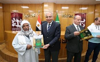   محافظ المنيا يسلم 72 عقداً جديداً  لتقنين أراضي أملاك الدولة
