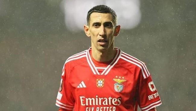 "فابريزبو رومانو": غياب دي ماريا عن مباراة بنفيكا أمام برشلونة في دوري الأبطال