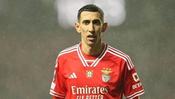 "فابريزبو رومانو": غياب دي ماريا عن مباراة بنفيكا أمام برشلونة في دوري الأبطال
