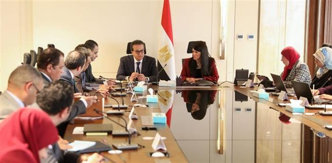 عبدالغفار والمشاط يناقشان الخطة الاستثمارية لوزارة الصحة