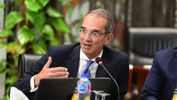   في برشلونة.. وزير الاتصالات يواصل لقاءاته مع مسئولي شركات عالمية 