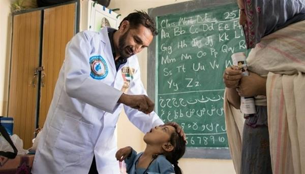 رئيس وزراء باكستان يؤكد التزام الحكومة بالقضاء على مرض شلل الأطفال